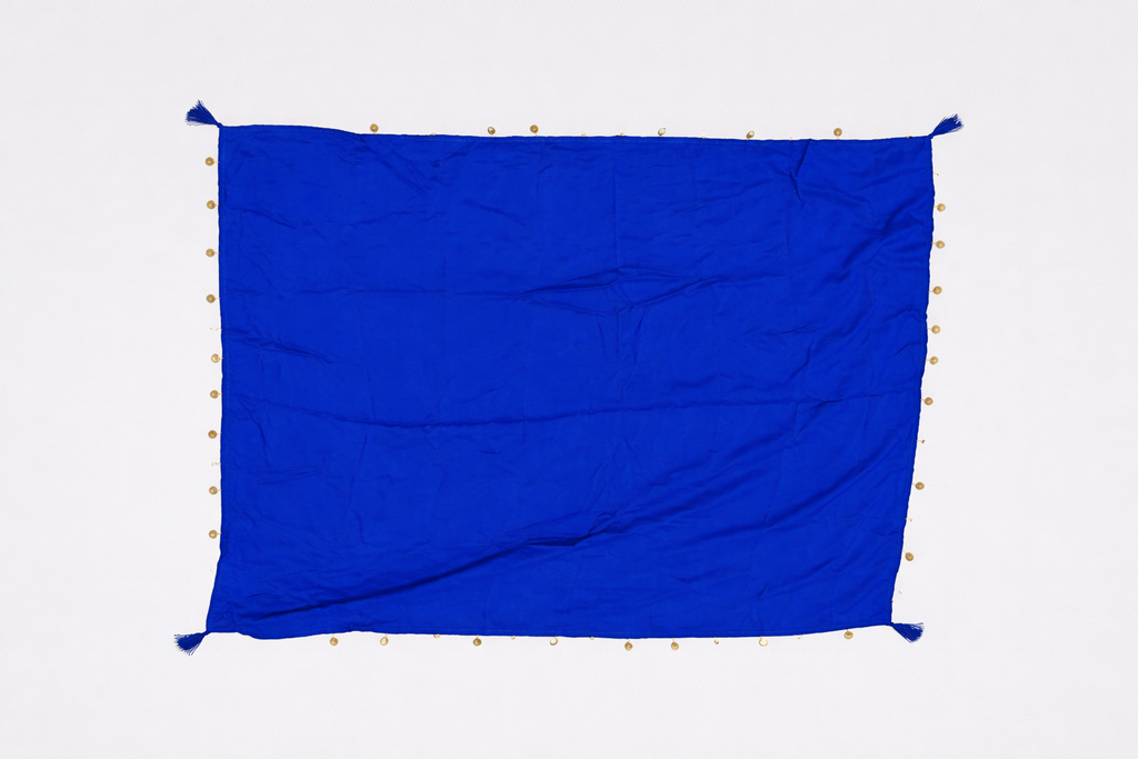 شال مغربي تقليدي أزرق مزين بعملات فضية