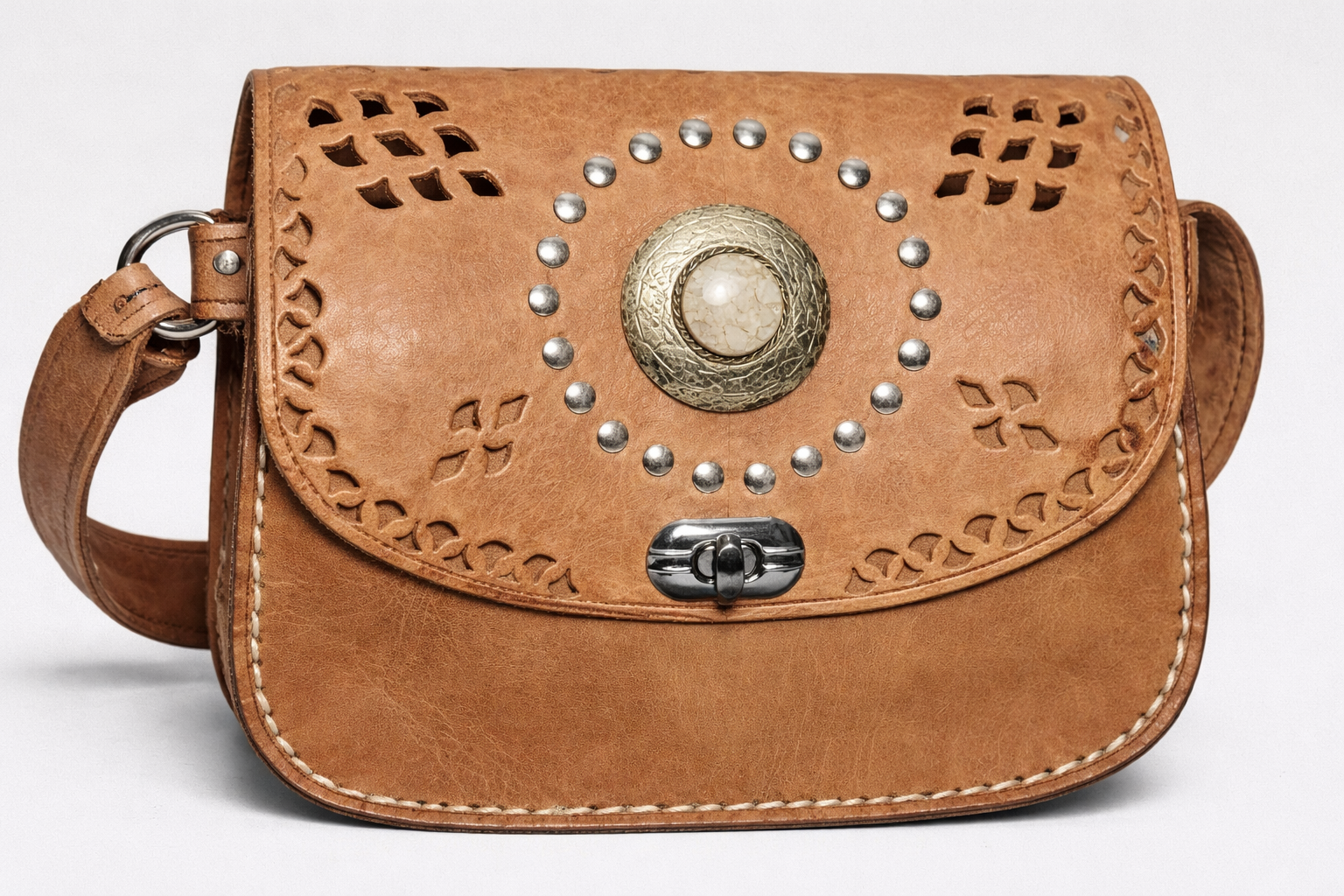 Handcrafted Moroccan Leather Crossbody Bag – Traditional Design