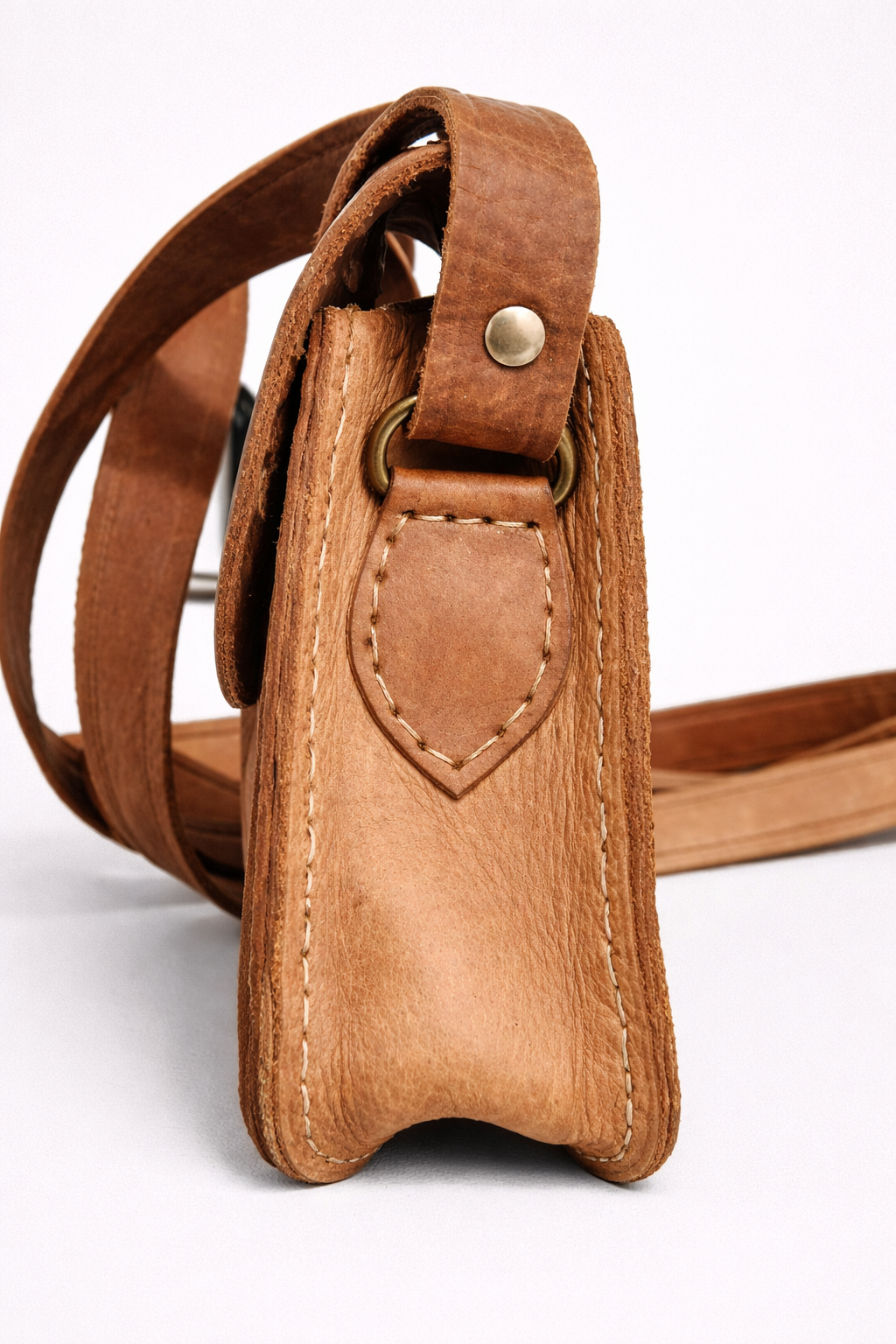 Handcrafted Moroccan Leather Crossbody Bag – Traditional Design